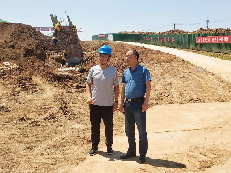 F:\集團(tuán)信息宣傳\集團(tuán)網(wǎng)站\集團(tuán)信息報匯總表\榮書記調(diào)研涉鐵項目.jpg